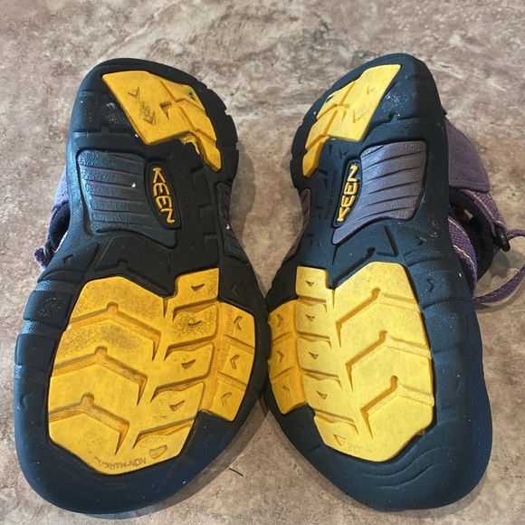 Kids Keens sandals size 10 - Picture 2 of 5